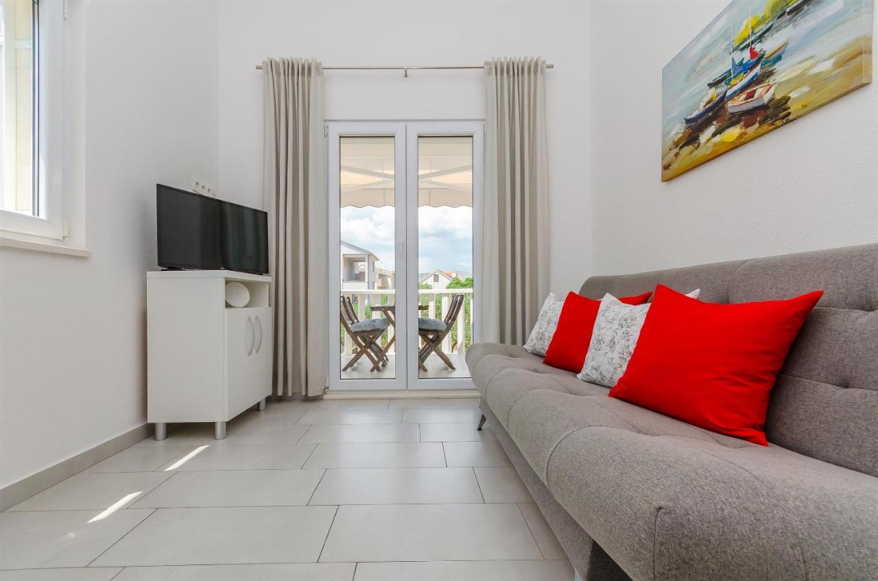 Apartments And Room Maestral Trogir Exterior foto